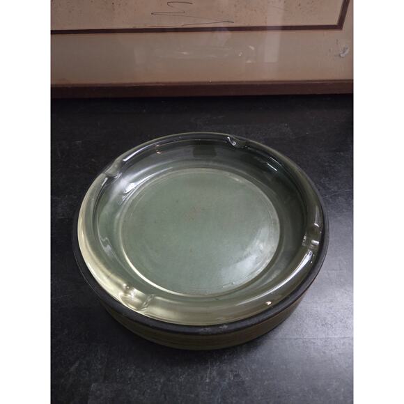 Vintage 8.25" Glass Ashtray w/ Green & Ornate Gold Lounge Barware Mid Century - Picture 4 of 6